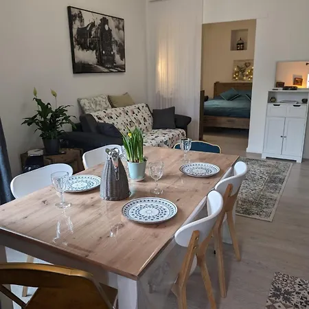 2 Pieces , Centre , 100 Metres Des Plages. Apartment *