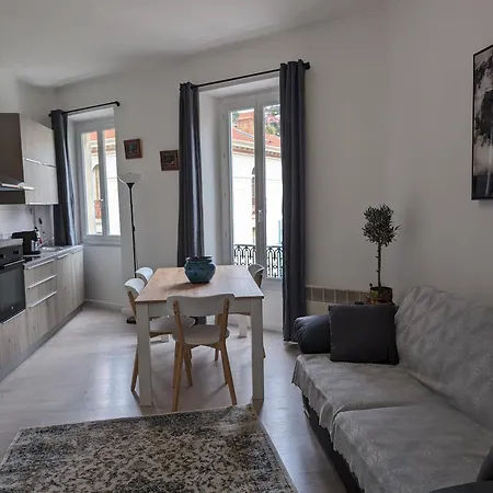 2 Pieces , Centre , 100 Metres Des Plages. Apartment Menton