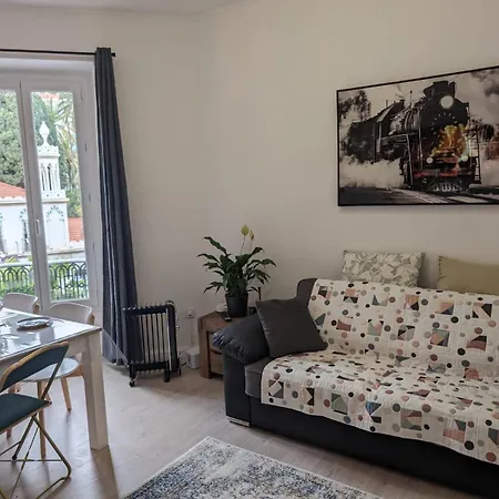 2 Pieces , Centre , 100 Metres Des Plages. Apartment